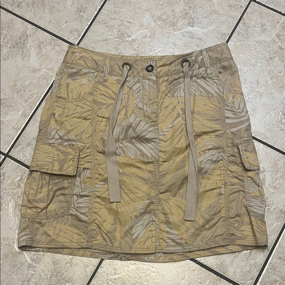 Merona Beige and Tan Cargo Skirt with Leaf Print 4